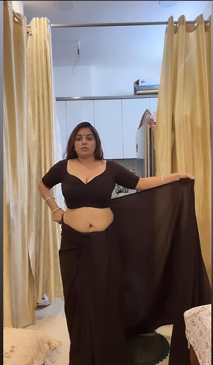 TheSubbyCuckyy's tweet photo. Mother of 3 flaunting her curves 🥵 peak body card 🔥 https://t.co/YmvdlpDEBw