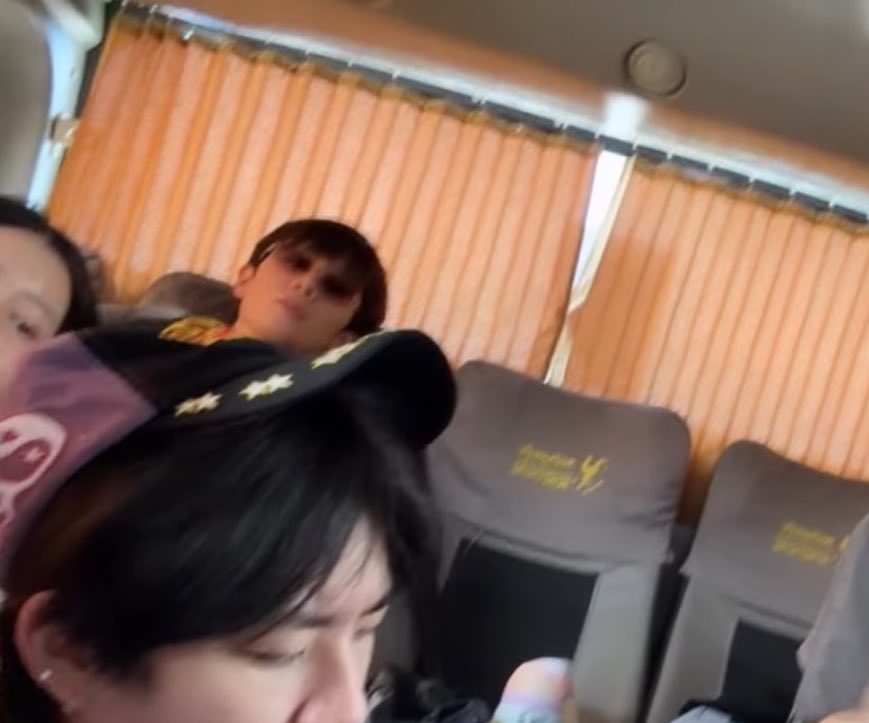 kunkidaraiyu's tweet photo. กุให้เลย จิมมี่ซีแยกกันคนละคัน5555555555555555

#GMMTVOuting2026 https://t.co/NhjEtaM7b8
