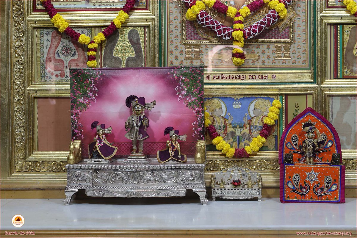 kashtbhanjandev's tweet photo. Darshan :16-06-2026
દાદાને દિવ્ય વાઘા અને લીલા પાંદડાઓ ધરાવતા કલ્પવૃક્ષની થીમથી સજાવવામાં આવ્યા હતા. ગર્ભગૃહને લટકતા લાઇટોના ઝુમ્મરો અને નાની-મોટી આકર્ષક ગદાઓથી સુશોભિત કરાયું હતું.
Hello Devotees 
Shri kashtbhanjandev hanumanji Maharaj Salangpur dham.
https://t.co/tteV5KhUvC https://t.co/zbqpmX2SaV