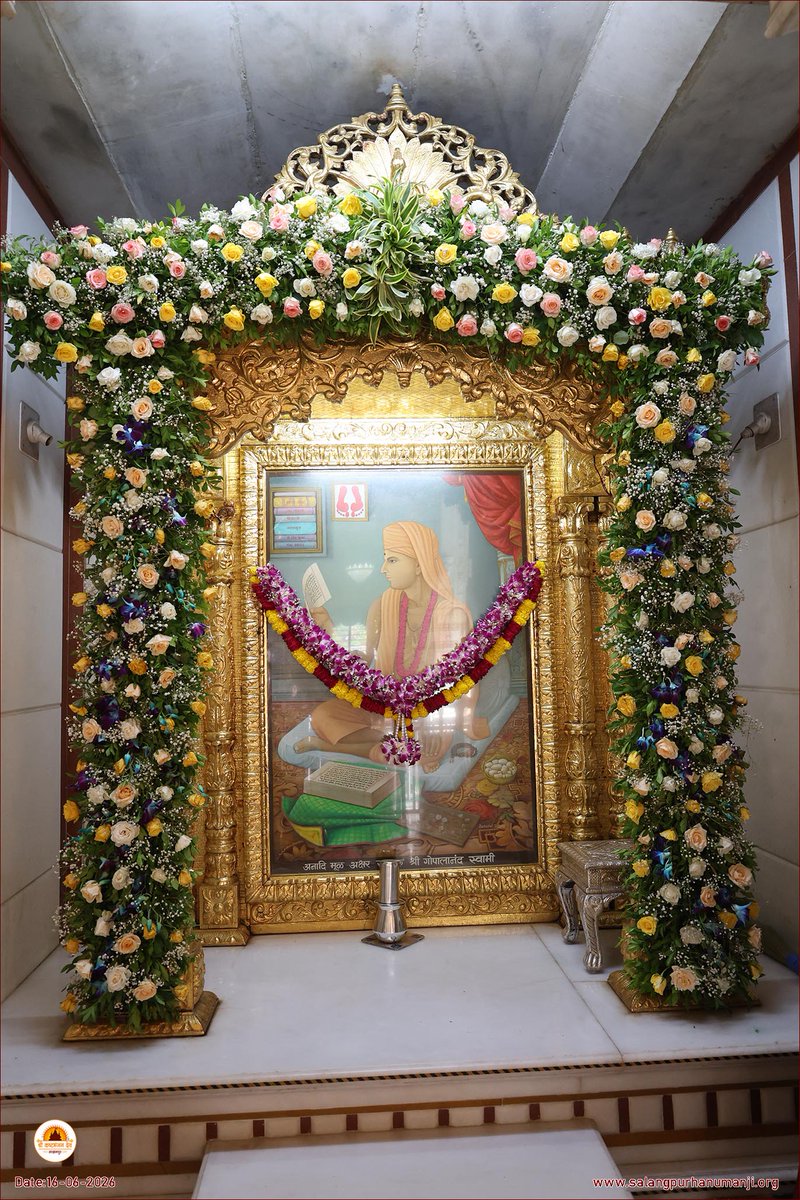kashtbhanjandev's tweet photo. Darshan :16-06-2026
દાદાને દિવ્ય વાઘા અને લીલા પાંદડાઓ ધરાવતા કલ્પવૃક્ષની થીમથી સજાવવામાં આવ્યા હતા. ગર્ભગૃહને લટકતા લાઇટોના ઝુમ્મરો અને નાની-મોટી આકર્ષક ગદાઓથી સુશોભિત કરાયું હતું.
Hello Devotees 
Shri kashtbhanjandev hanumanji Maharaj Salangpur dham.
https://t.co/tteV5KhUvC https://t.co/zbqpmX2SaV