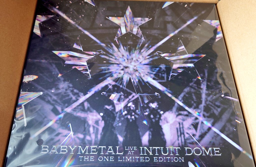 JustyWing's tweet photo. 到着したー‼️💿
観るの楽しみだけど…PC故障中で観れな〜い😅💦
ネカフェにでも行くか悩むぅ😮‍💨💨
#BABYMETAL https://t.co/VvfHMLbT1Y