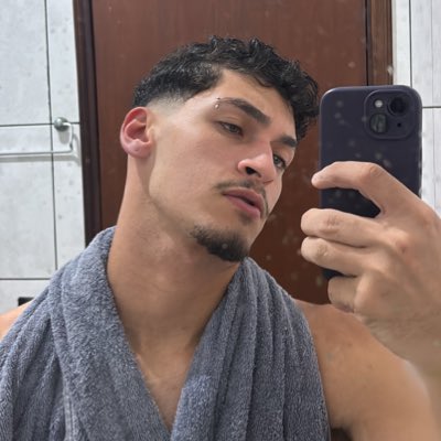 imherewellinton's tweet photo. eu queria ser uma grande estrela porno, money money money https://t.co/3fbQGw8Ktk