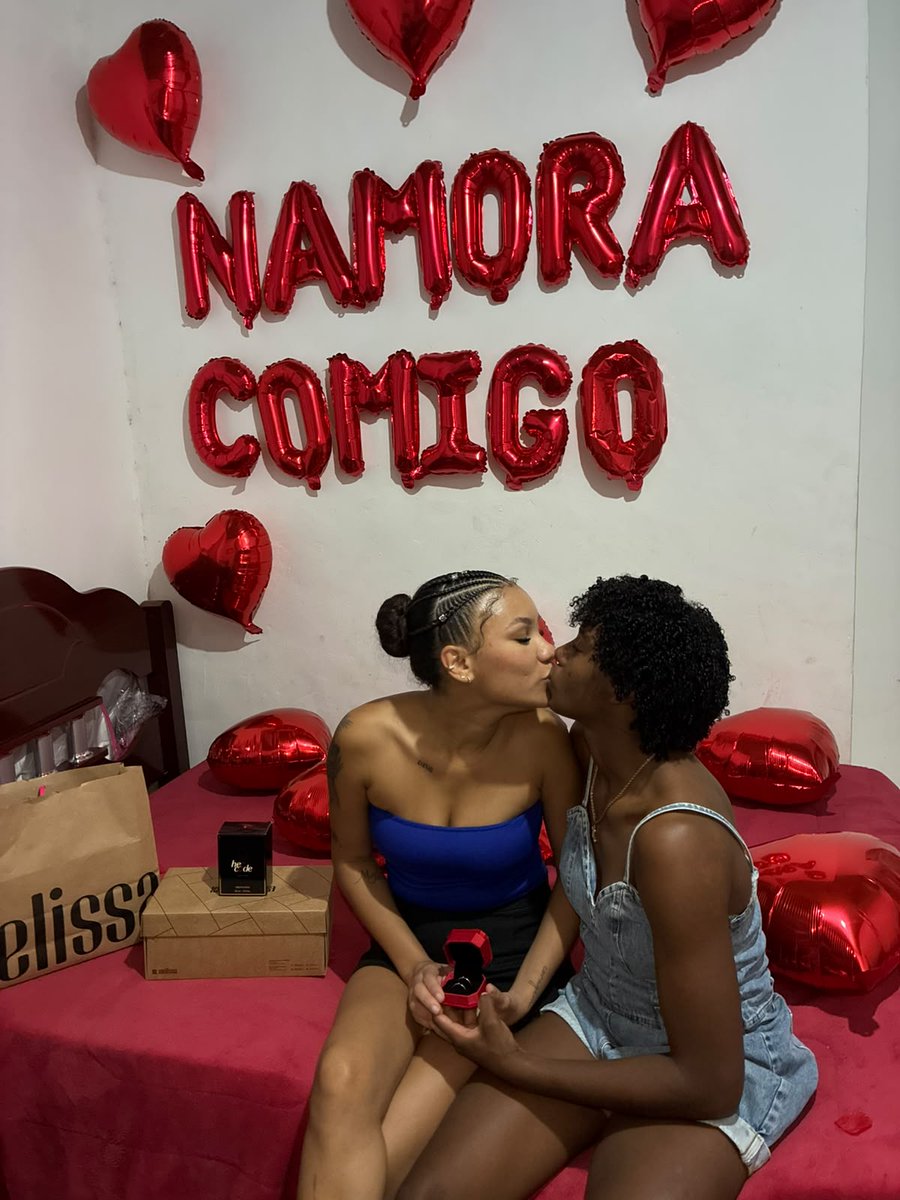 Victoriaa_bjj's tweet photo. Que incrível é descobrir oq realmente é um amor puro e recíproco.@rayssinha55 Eu amo te amar 💍👩‍❤️‍💋‍👩❤️ https://t.co/1zBQN9EUOA