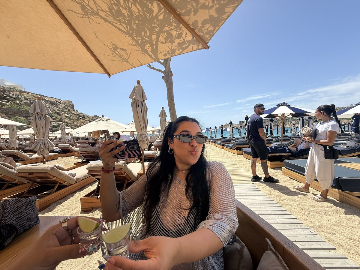 kaceyomania's tweet photo. like booking my flight 8 hrs before I leave the country 😁 https://t.co/xiskj2ckDg