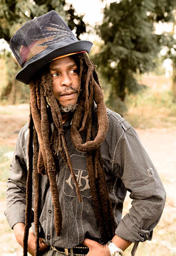 isaacmoon2020's tweet photo. #HBD #DavidHinds #England #reggae #Jamaica gracias por tanto! #onelove #positivevibration https://t.co/vrBqwsM2KZ