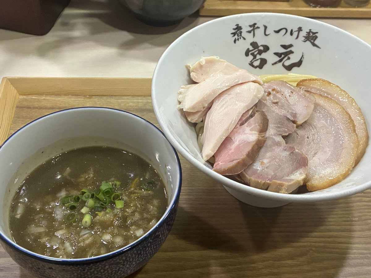 tsakurai1215's tweet photo. 煮干しつけ麺宮元 : 大田区西蒲田
ﾁｬｰｼｭｰ極濃煮干しつけ麺 : 1,580円

煮干しつけ麺都内No1の百名店！
今週分の煮干し補充出来ました♡
今日も美味しく本当幸せ🥹🥹
#ラーメン #ramen #tokyo #百名店 https://t.co/H2k8MJtp8r