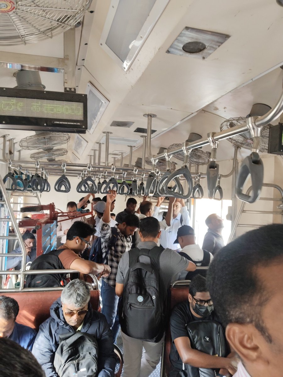 Balaji42471468's tweet photo. @SWRRLY @drmubl @AshwiniVaishnaw @VSOMANNA_BJP @RailMinIndia @RailMadad 66596 memu full standing at hosur itself around 08:20am still 5 more mins. Please convert 8 to 12 car memu asap
 Need immediate attention 2k+ office goes using this memu from Anekal , heelilage as well https://t.co/Lwi9YmoTTp