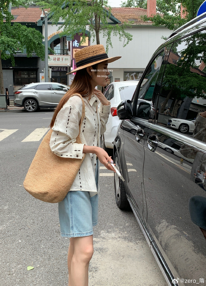 Weshopstar's tweet photo. Just made this custom fabric tote from an old linen shirt! Upcycling = zero waste, cute and useful for weekend trips https://t.co/4QthBFcVmp