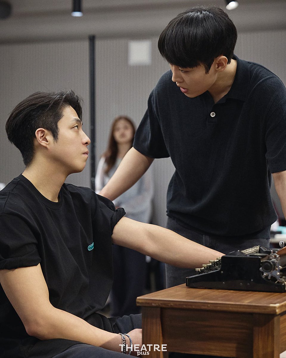 J_ONE_INSIDE's tweet photo. <시어터플러스> 2026년 6월호
:: 074 PROLOGUE

━
[PROLOGUE] TO BE HAPPY_뮤지컬 <블랙메리포핀스>
━

* 기사 전문은 본문을 확인해주세요.

🔗 시어터플러스 공식 블로그 (https://t.co/EdYoOapah9)
#박정원 #인터뷰 #시어터플러스 #블랙메리포핀스 https://t.co/1Qyy2L7o24