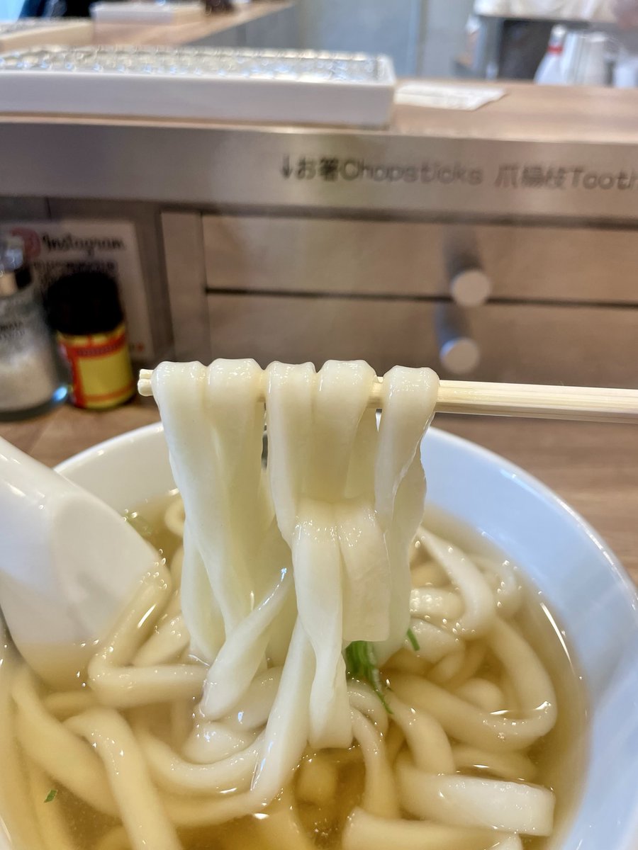 shivkawan's tweet photo. #博多うどん中村にぼし@表参道

かけうどん♨️☺︎
ごぼ天☺︎
とり天🐓☺︎ https://t.co/QQn3OZyEON