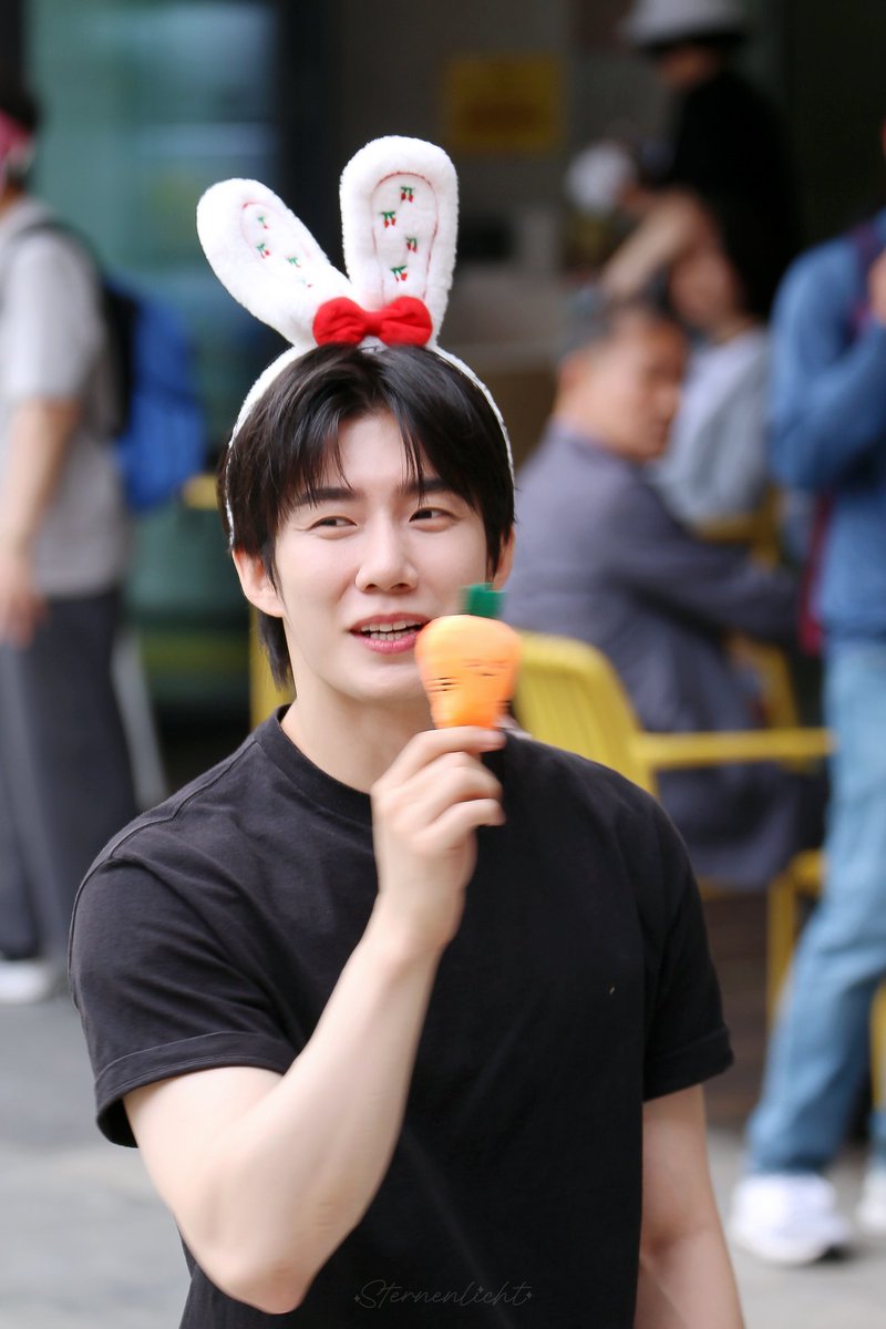 Sternenlicht_3's tweet photo. 260606 화이트래빗 레드래빗
💐🐰
#손우현 #SonWooHyeon https://t.co/obUrZSVhb0