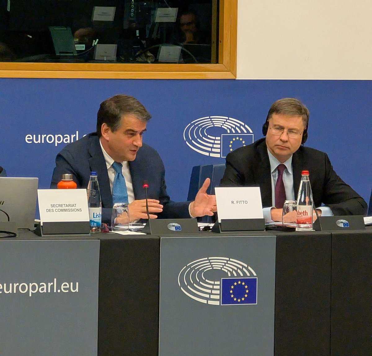 RaffaeleFitto's tweet photo. 🇪🇺 Ieri a #Strasburgo, insieme al collega @VDombrovskis, abbiamo fatto il punto al Parlamento europeo sullo stato di attuazione del NextGenerationEU.

Con il recente pagamento a #Italia e #Polonia, sono stati erogati complessivamente oltre 425 miliardi di euro agli Stati membri. Un risultato importante, reso possibile anche grazie al lavoro di semplificazione avviato dalla Commissione europea.

Entriamo ora nella fase finale di attuazione. I prossimi mesi saranno decisivi per completare gli investimenti e le riforme previste.

La Commissione europea è pronta a continuare a sostenere gli Stati membri affinché possano utilizzare al meglio il tempo e le risorse ancora disponibili, trasformando il RRF in un successo per tutta Europa.

🇬🇧 Yesterday in #Strasbourg, together with my colleague Valdis Dombrovskis, we took stock at the European Parliament of the implementation of #NextGenerationEU.

With the recent disbursements to #Italy and #Poland, more than €425 billion has now been paid out to Member States. This is an important achievement, made possible in part thanks to the simplification efforts launched by the @EU_Commission.

We are now entering the final phase of implementation. The coming months will be crucial to complete the planned investments and reforms.

The European Commission stands ready to continue supporting Member States so that they can make the best use of the time and resources still available, turning the Recovery and Resilience Facility into a success for all of Europe.
