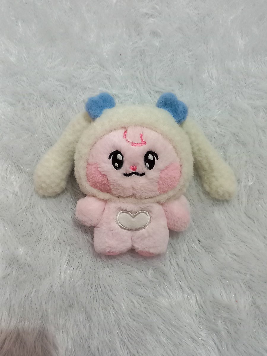 octoraawr_'s tweet photo. akuu abis membuat crochet dari benang baruu. lebih lucu kkyuping jadi usahana atau cinnamoroll nihh??? https://t.co/MOvd2VkpRi