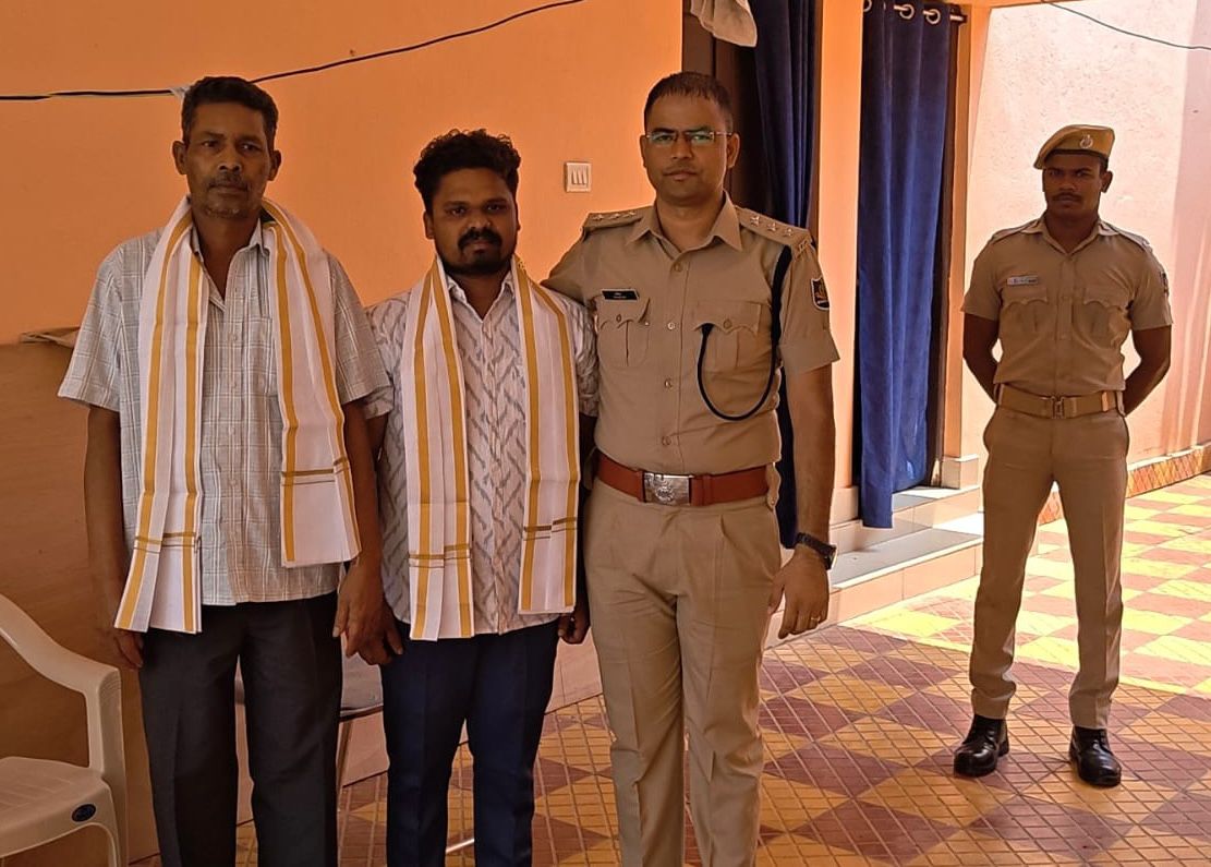 spgajapati's tweet photo. Humanity Above All.

Acting on information received from family members, Gajapati Police coordinated with Tirupati Police and facilitated the rescue of two residents of R. Udayagiri who were allegedly held in bonded labour conditions, denied wages, and illegally confined. https://t.co/VgnUJr1TIj
