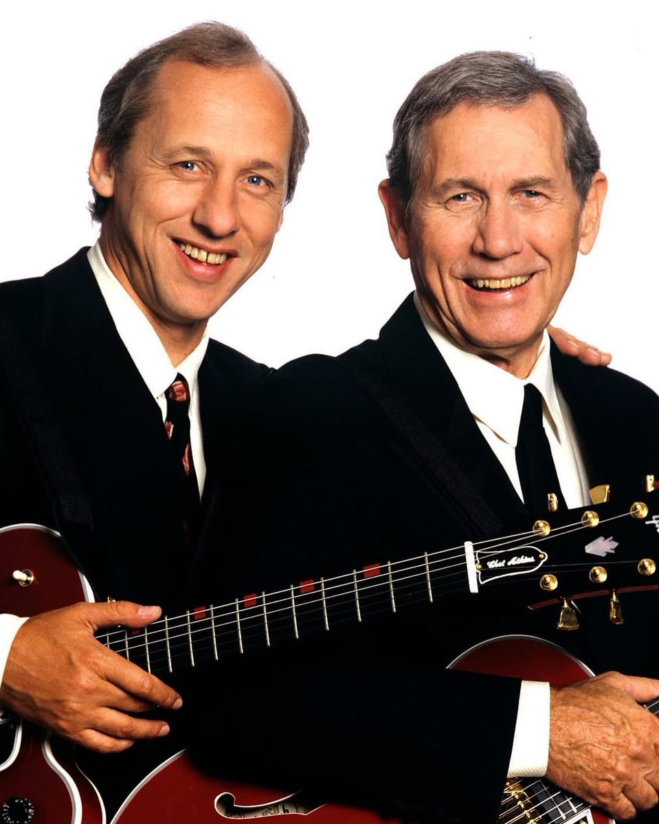 MarkKnopfler's tweet photo. Mark and Chet Atkins, photographed in 1990. Chet was born on this day in 1924.

Photo by Deborah Feingold https://t.co/nsATjkTaOH