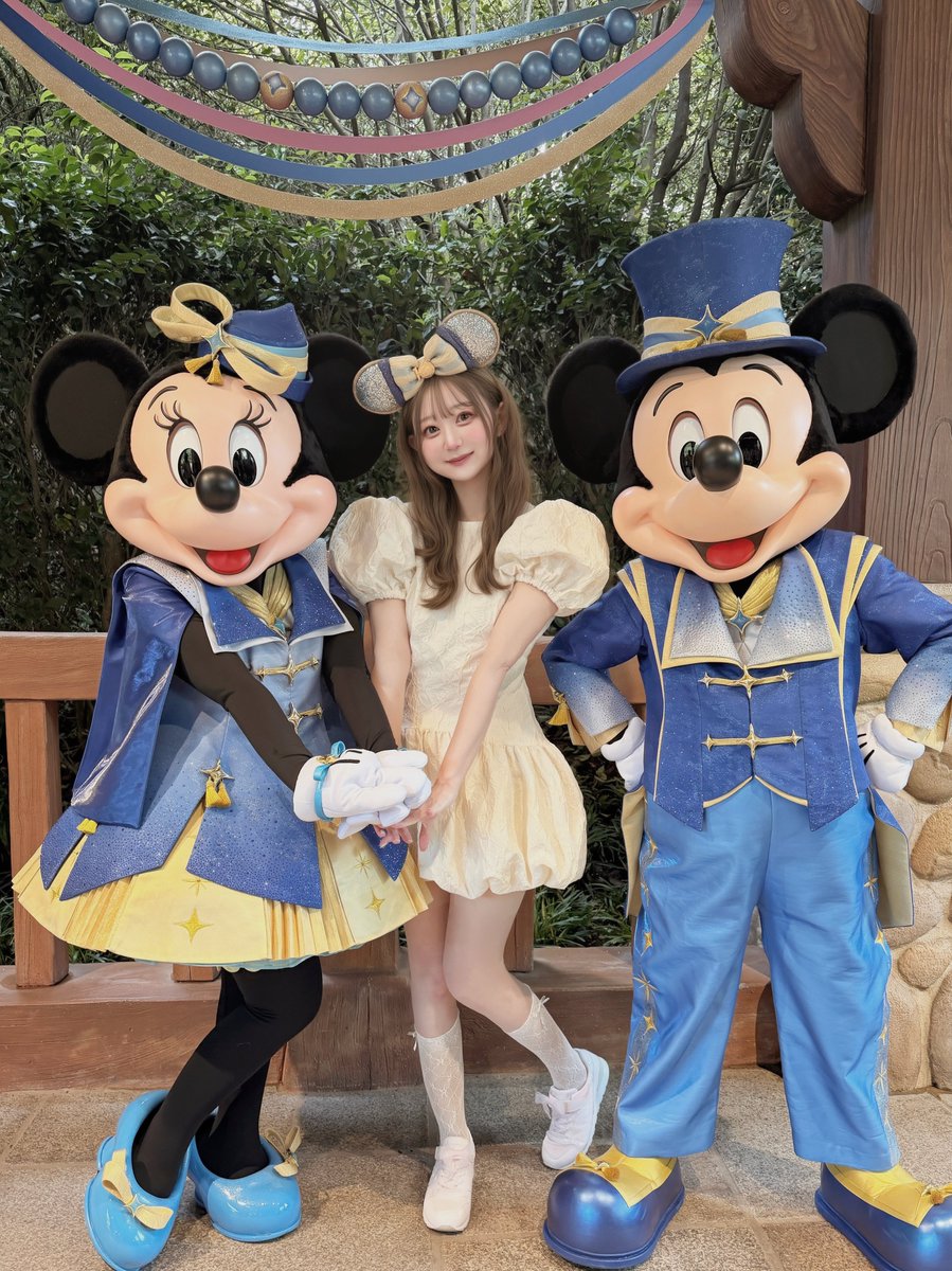 HNaaanase's tweet photo. 上海ディズニーが今日で祝10周年！！！🏰✨

ぼっち&amp;弾丸で行ったら素晴らしすぎて....
また今年中に行きたい🥹🩷✨
周年衣装最高です😭✨

🎀VLOGも載せたよ🎀
https://t.co/IsJkmp2GMM

#上海ディズニー
#上海ディズニー
#Shanghaidisneyland https://t.co/k8ebNHf4Py