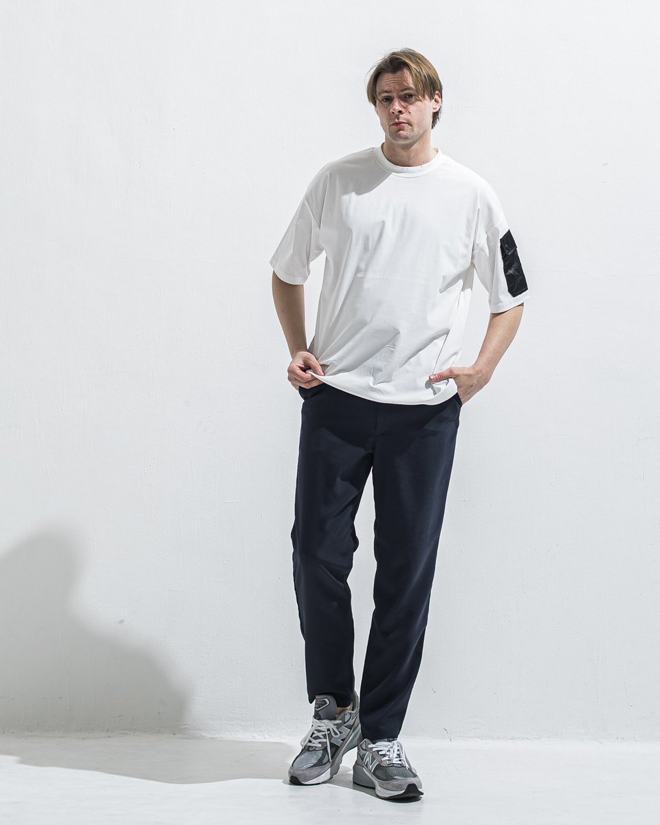 laidback0210's tweet photo. RESOUND CLOTHING
＊New Arrivals＊
MILITARY POCKET NYLON OVER TEE
KHAKI→https://t.co/Og0ANtSX3F
WHITE→https://t.co/ZZ8RElXsSs
BLACK→https://t.co/YOXHtFc2R8
・
・
ミリタリーポケットがアクセントのナイロンオーバーTシャツ。

定番ナイロンパンツに使用している快適な素材感。
ハリがありながら驚くほど伸縮し、復元力も強くしなやかな手触りの360°ストレッチ素材。
コットンより軽く、そして速乾性を兼ね備えた高機能ナイロンマイクロファイバー。

袖にイタリアのリモンタ社サテンタフタを使用したミリタリーポケットを採用。

#resoundclothing #リサウンドクロージング
#tshit #tシャツ #ポケットtシャツ #ナイロンtシャツ #nylon #polyurethane #khaki #white #black
#fashion #ファッション #セレクトショップ #laidback #レイドバック #laidback浜松 #静岡 #浜松
