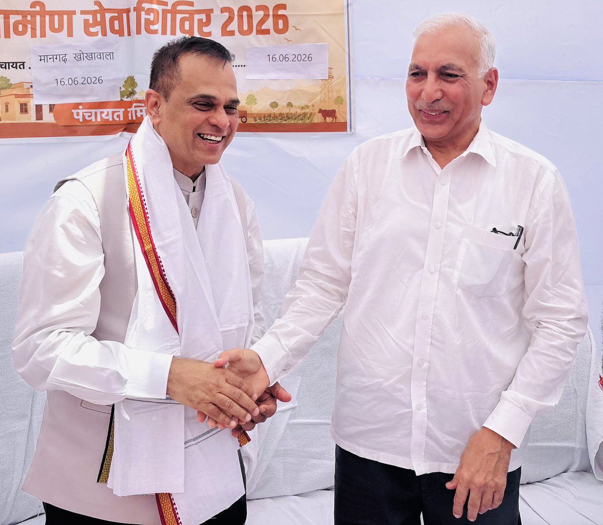 cmohan0411's tweet photo. इस अवसर पर राजस्थान के मुख्य सचिव श्री @svoruganti1466 जी के साथ संबंधित अधिकारियों को निर्देश दिए कि प्रत्येक परिवेदना का समयबद्ध, गुणवत्तापूर्ण एवं संवेदनशील निराकरण सुनिश्चित किया जाए। https://t.co/Qc8sqLEgJI