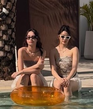Iknowitsnot's tweet photo. Pawida and Alin at a private pool, both waiting for the other one to do something first 😏

[ #Ginjay #Lunarsecret ] https://t.co/bD7CHcvrBL
