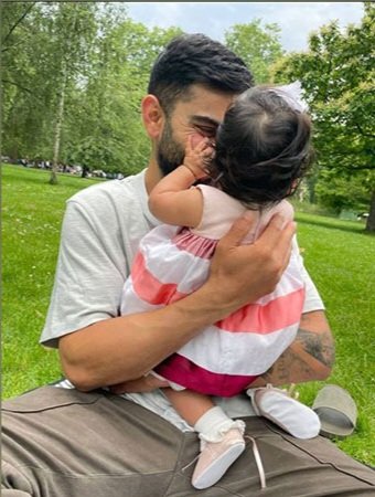 KohliArchives's tweet photo. We witnessed the softest version of Virat Kohli with his kids. ❤️ https://t.co/dsmtLhjY4G