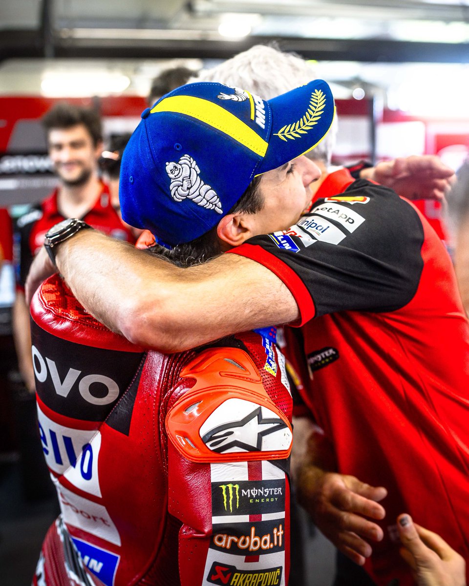 ducaticorse's tweet photo. What behind the scenes at #HungarianGP 🇭🇺🏆

#ForzaDucati #DucatiLenovoTeam https://t.co/NnRC6UuW0W