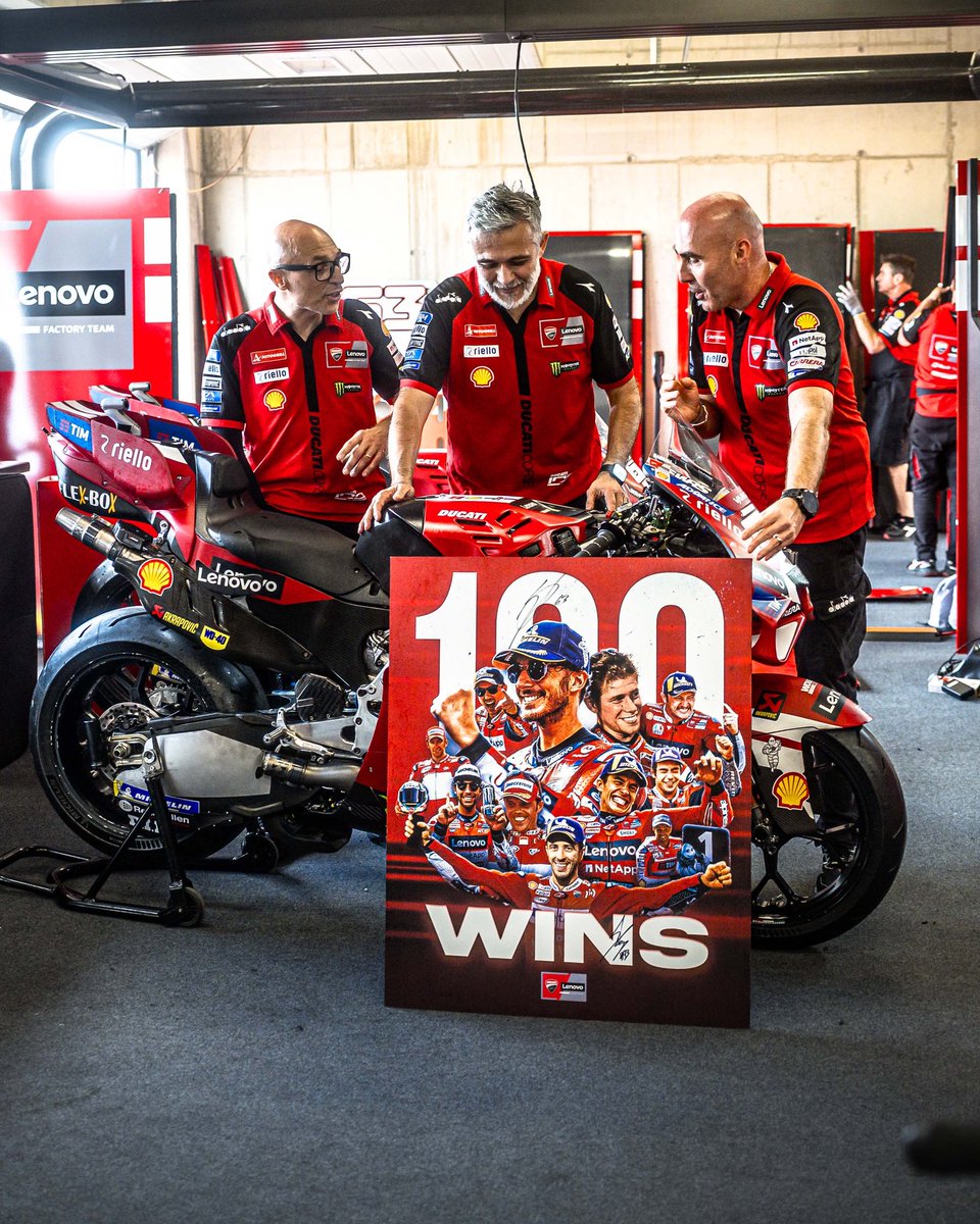 ducaticorse's tweet photo. What behind the scenes at #HungarianGP 🇭🇺🏆

#ForzaDucati #DucatiLenovoTeam https://t.co/NnRC6UuW0W