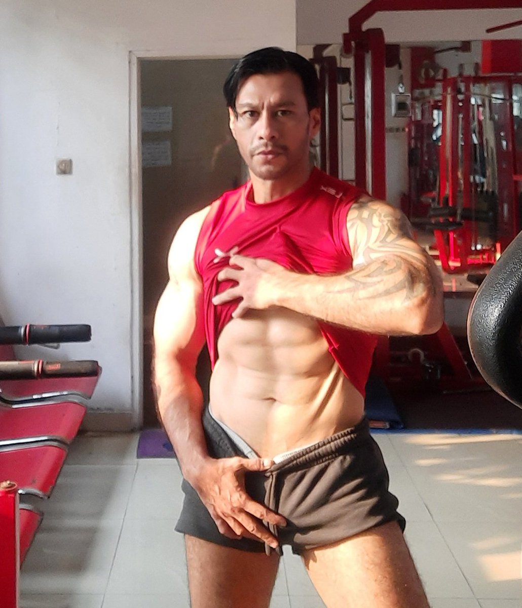 roulrav's tweet photo. AM LEGEND
i AM ROULRAV
#jakartamaleescort #naturalbodybuilder #realmuscleman #roulrav https://t.co/Ilvzmxjpe2