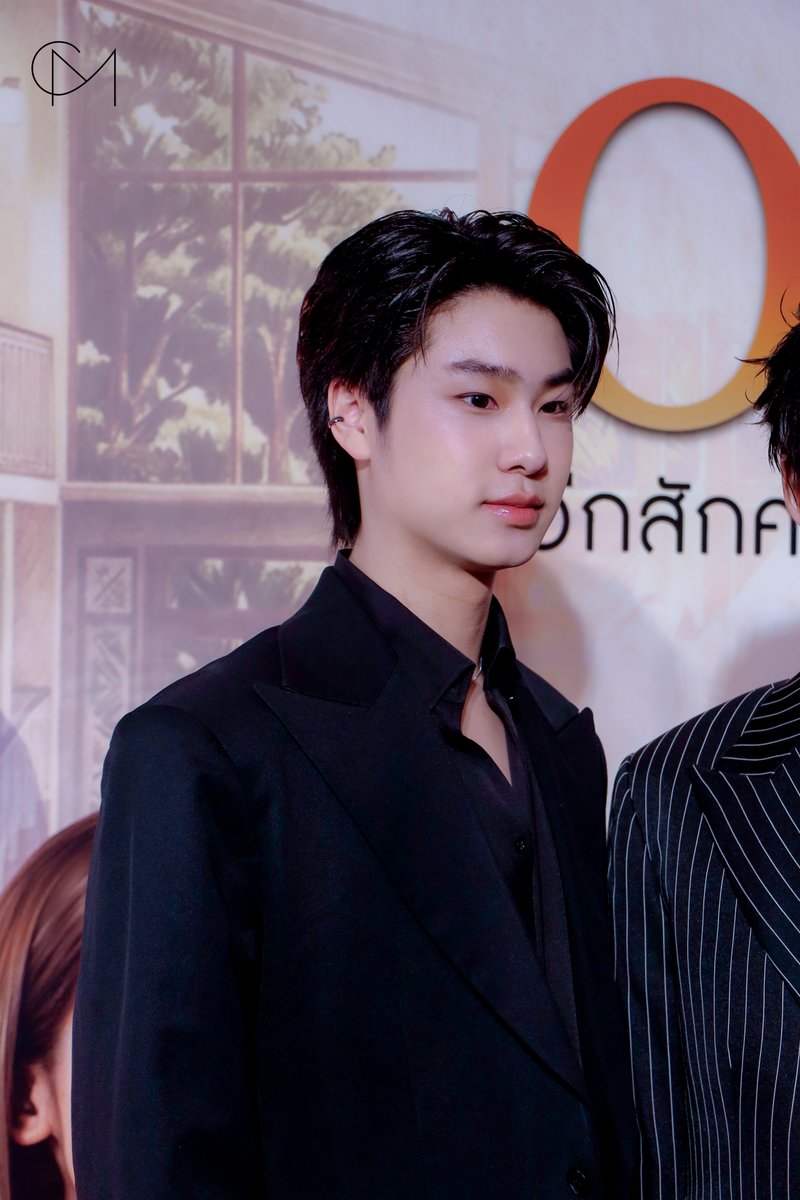 CM2Connect's tweet photo. [เก็บตกบรรยากาศ] “ลูค ภีมสรรค์” ช่วงเดินพรมในงาน Gala ละครเวที “Once Again อีกสักครั้ง ยิ่งเจ็บ ยิ่งจำ ยิ่งรัก”

LUKEMICK ONCE AGAIN GALA 

#Lukeso_ #Mickmetas 
#Lukemick #ลูคมิค
#ONCEAGAIN #อีกสักครั้ง
#ONCEAGAINGalaNight https://t.co/FxMMq2fDGm