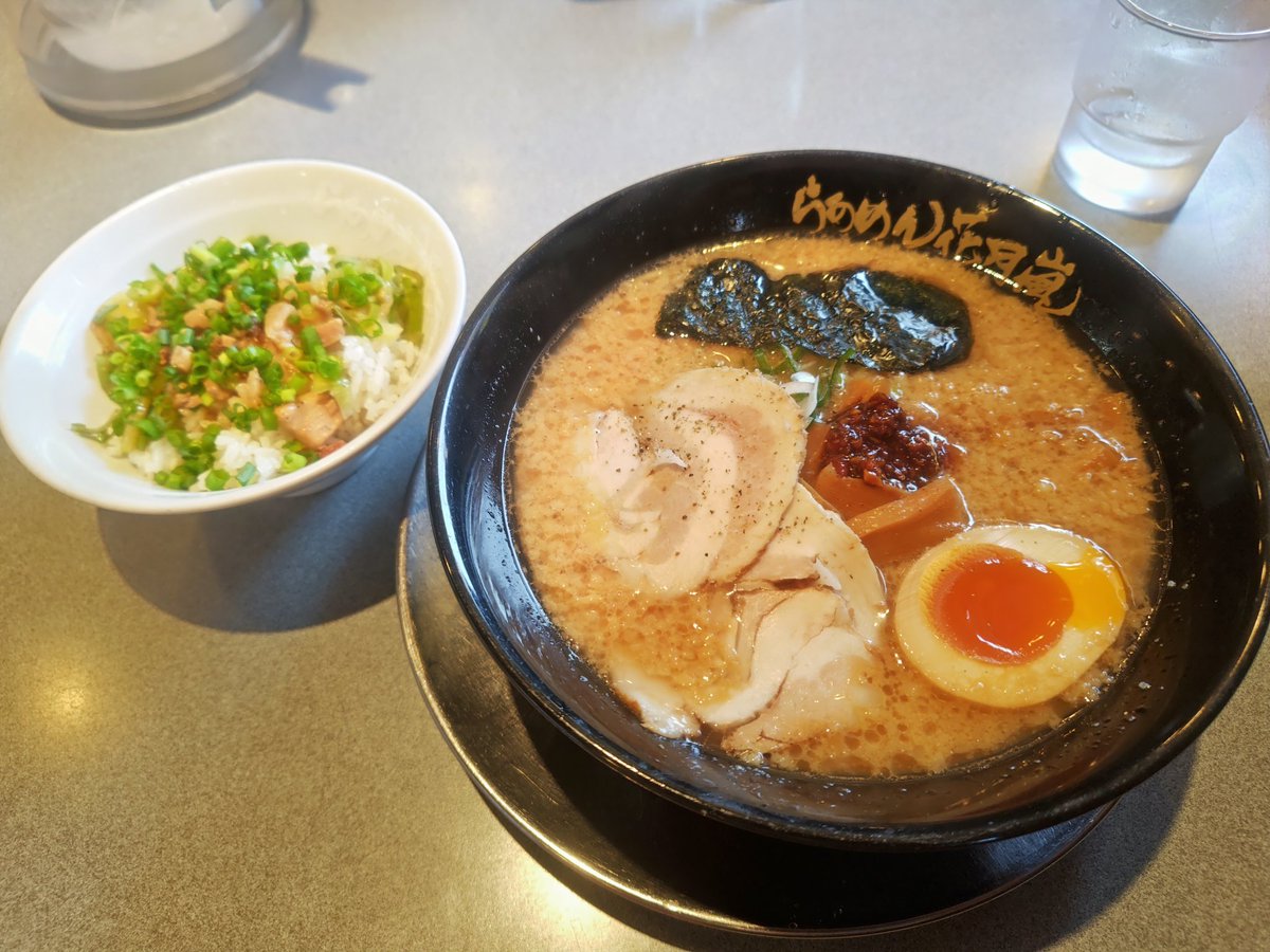 jd1mk0368's tweet photo. 本日は #ラーメン花月嵐 さんでデフォルト醤油ラーメン＆豚飯をいただきました。壺ニラ＆ニンニク生しぼりを入れスタミナバッチリで #うまーみん でした。 https://t.co/LulP1jJBE3