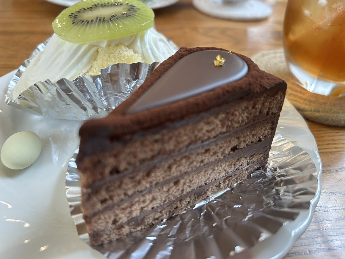 53Aon6's tweet photo. 朝からケーキ食べてきた( *´﹀` *)
メロンパフェ目的で行ったのに忘れてた笑
友達よくわからん代役予約みたいなので予約したけど直接の電話予約しかしてないらしくて大丈夫か！？てなった笑
ももとかシャインマスカットの季節にリベンジする。
ケーキは美味しかった！

#かふぇ #けーき #あいち https://t.co/6kA9P0bIkl
