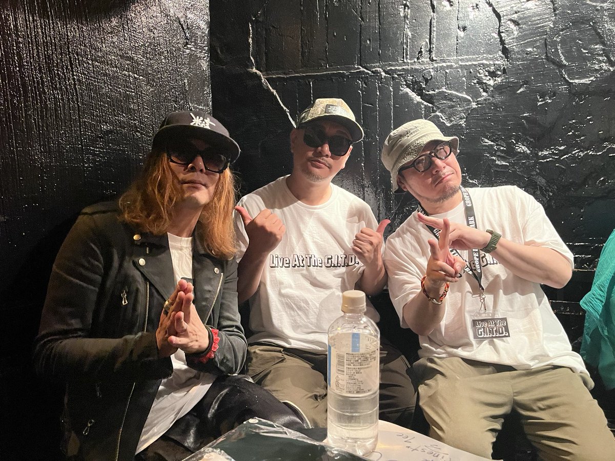 MCU's tweet photo. ちわっち🐰🦁
おはようございます☀
#謎の店 #THUNDERBOX #family #GROPEINTHEDARK #30周年 #DJSAS #NakedArtz #餓鬼レンジャー #yoshi #MCU https://t.co/brIJQ7rA0v