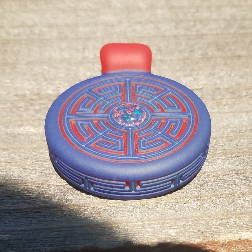 nickhiltbold's tweet photo. !!!Up on the block is a revamp of a popular design from a while back "Mayan Maze", updated with fine lines and an 8mm gem grade #australianopal really makes this piece come to life even more!!
..
#glassofig #headypendants #headyart #bestofglass #gemsofig #pendantsofig https://t.co/vAskzS487G
