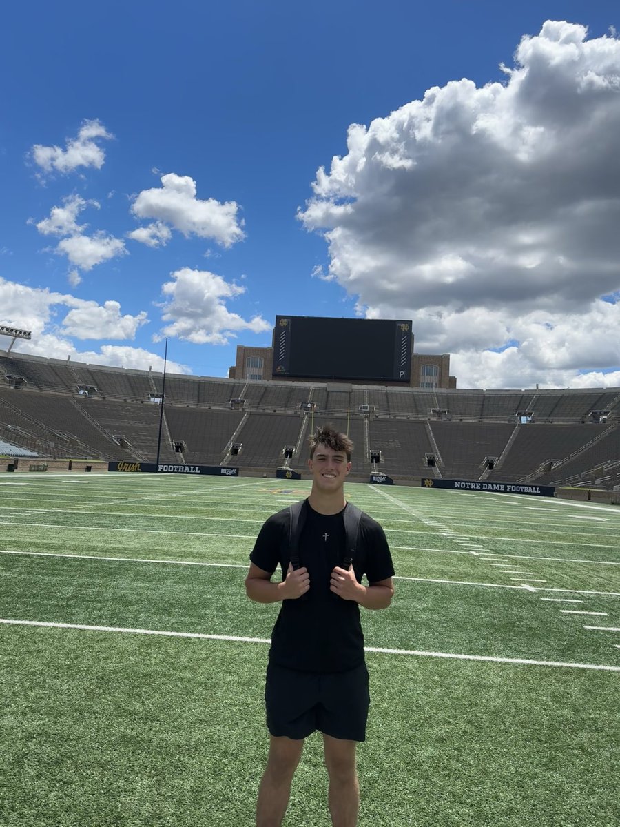 HBSocia's tweet photo. Great workout @NDFootball today. Really enjoyed touring their campus and facilities. Great meeting and working with their coaching staff. Looking forward to going back there to watch a game this fall.
@MikeDenbrock 
@Im_MikeB 
@Marcus_Freeman1 https://t.co/RMVL1namfp