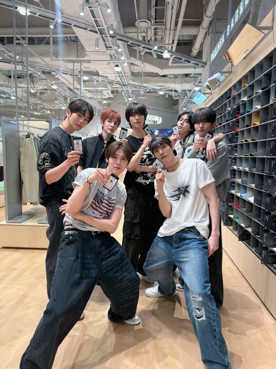 epexinsta's tweet photo. [#이펙스]

출근 완료 💥

#EPEX #이펙스 #Eight_Apex https://t.co/cMylUywIlz