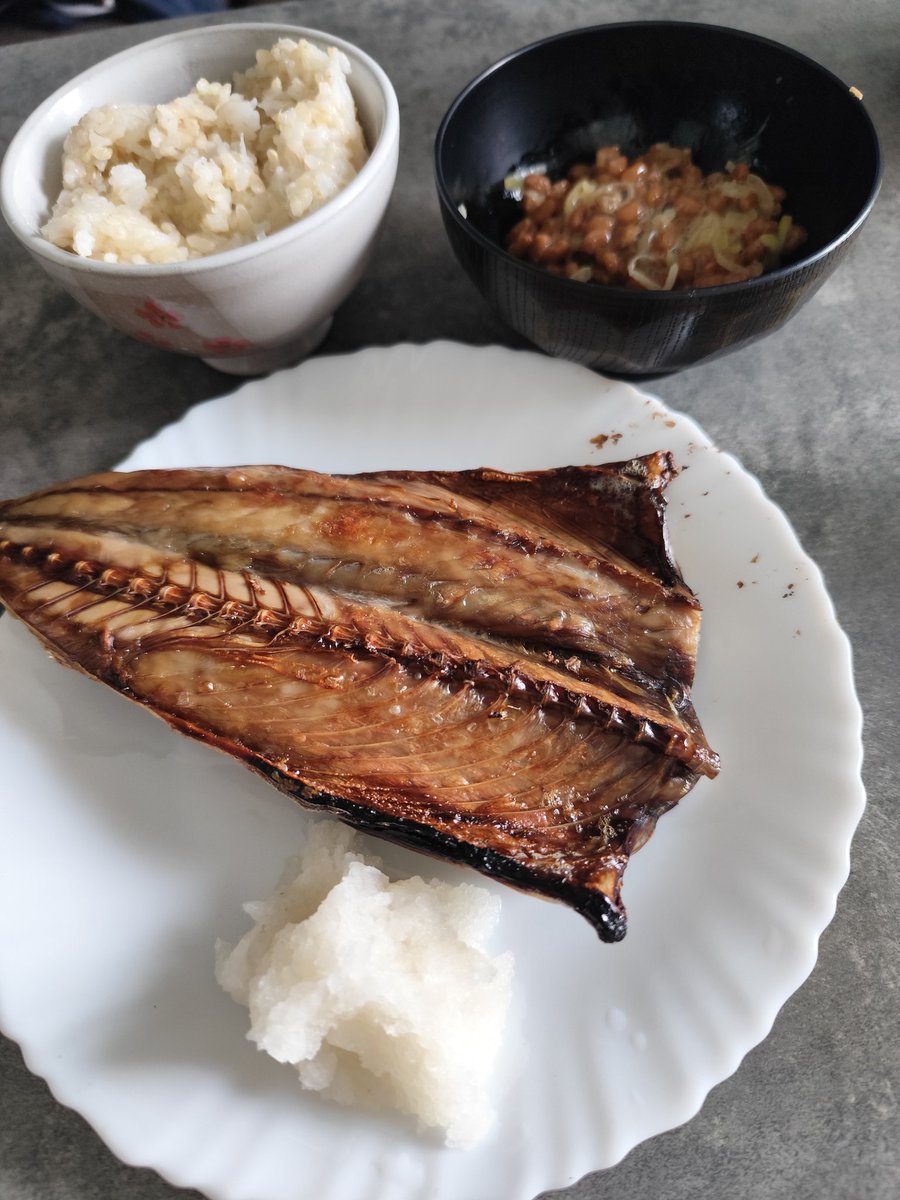KingdamRa's tweet photo. 家アキラ☀

一時帰宅。
サバ開き定食＆納豆
やっぱ魚は美味い！
体操指導行ってきますー✌ https://t.co/Kxq1PC3Ko0