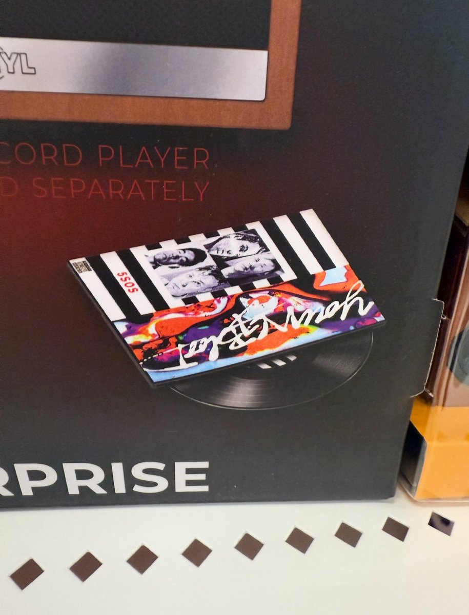 ProjectLuke5SOS's tweet photo. Finally was able to see the Zuru vinyl balls in Target! 🥳 I just had to take a photo of 5SOS and “Youngblood” on the display box! 🎉

#fyp #foryou #targetfinds #5sos #zuruminibrands @Luke5SOS @5SOS #5secondsofsummer #youngblood 

Photos taken by me📸 https://t.co/zfbaQSXauj