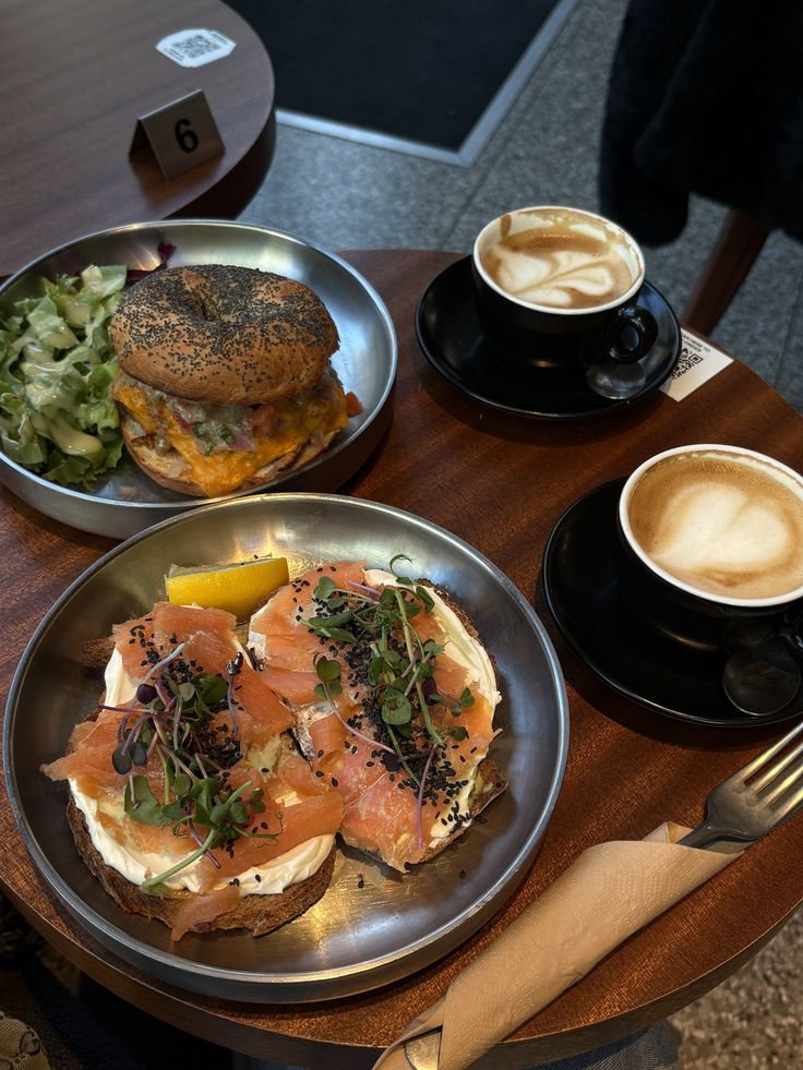 vietnamdrip's tweet photo. Sebenarnya lupa hari ini libur, sudah terlanjur berangkat. Akhirnya melipir cari brunch saja (≧∇≦)/ https://t.co/UA6dGZ1Rri