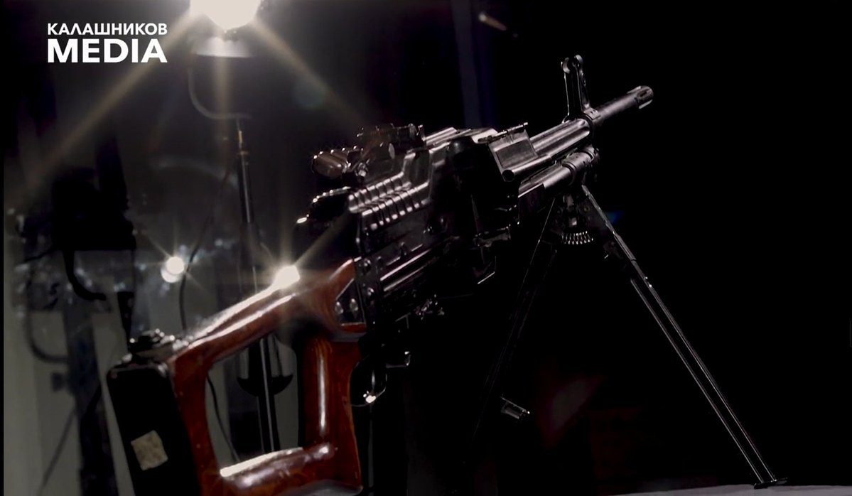 officer_bell's tweet photo. Experimental PK modernisation.
Developed in 1970s to make PK lighter.
What are the differences
- M60-like flash hider
- front sight and gas tube are stamped
- dust cover use lighter metal and has ribs
- handle is simplified
- weights 6 kg.
Kalashnikov Media https://t.co/S8FeCvP58y