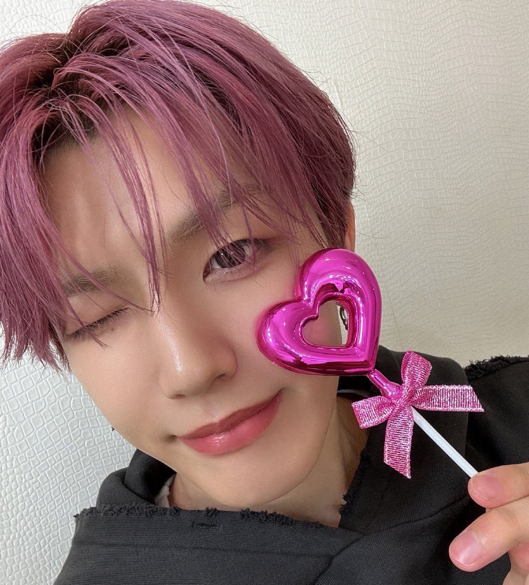 saahamrom's tweet photo. 誰かおすすめのヘアアイロン教えてください🙏
個人的にはKINUJO かReFa狙ってる👀 https://t.co/izNrPjIdA6