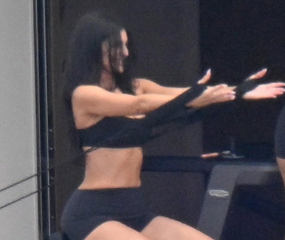 acervokyjenner's tweet photo. A MULHER ESTÁ VIVENDO https://t.co/BhoEwompNB