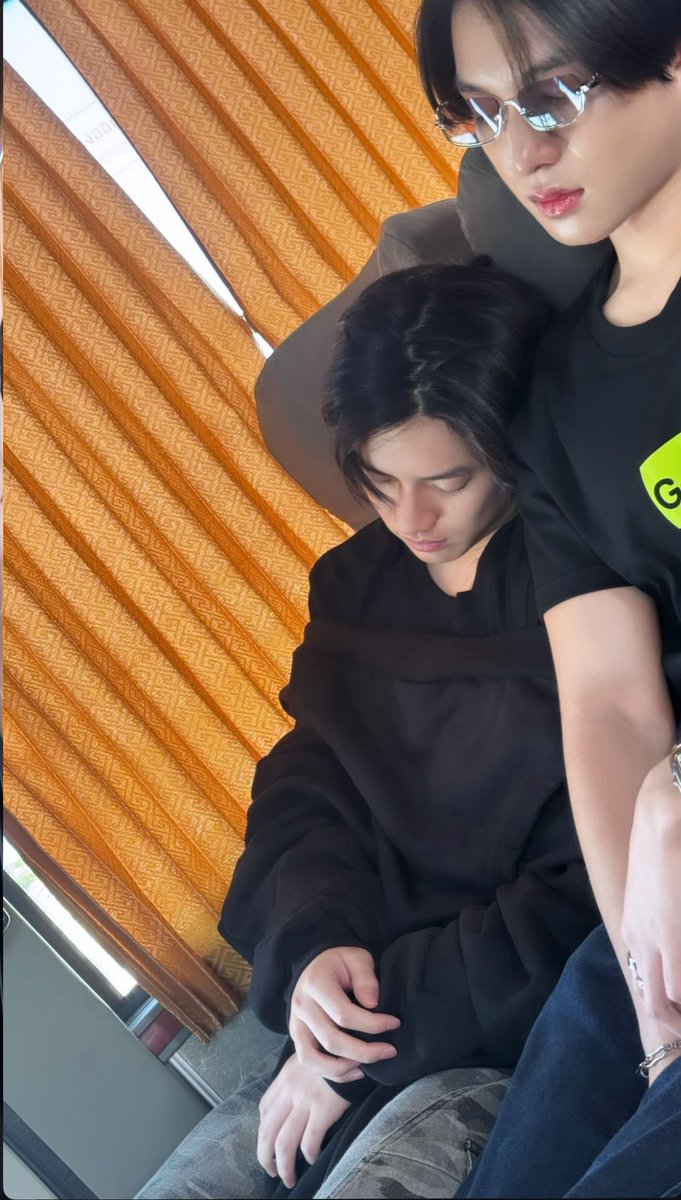 aston_lv's tweet photo. ห๊ะะะะ ไม่รู้ตัวเลย 😭😭😭
#GMMTVOuting2026 https://t.co/9BlS7l9H3N
