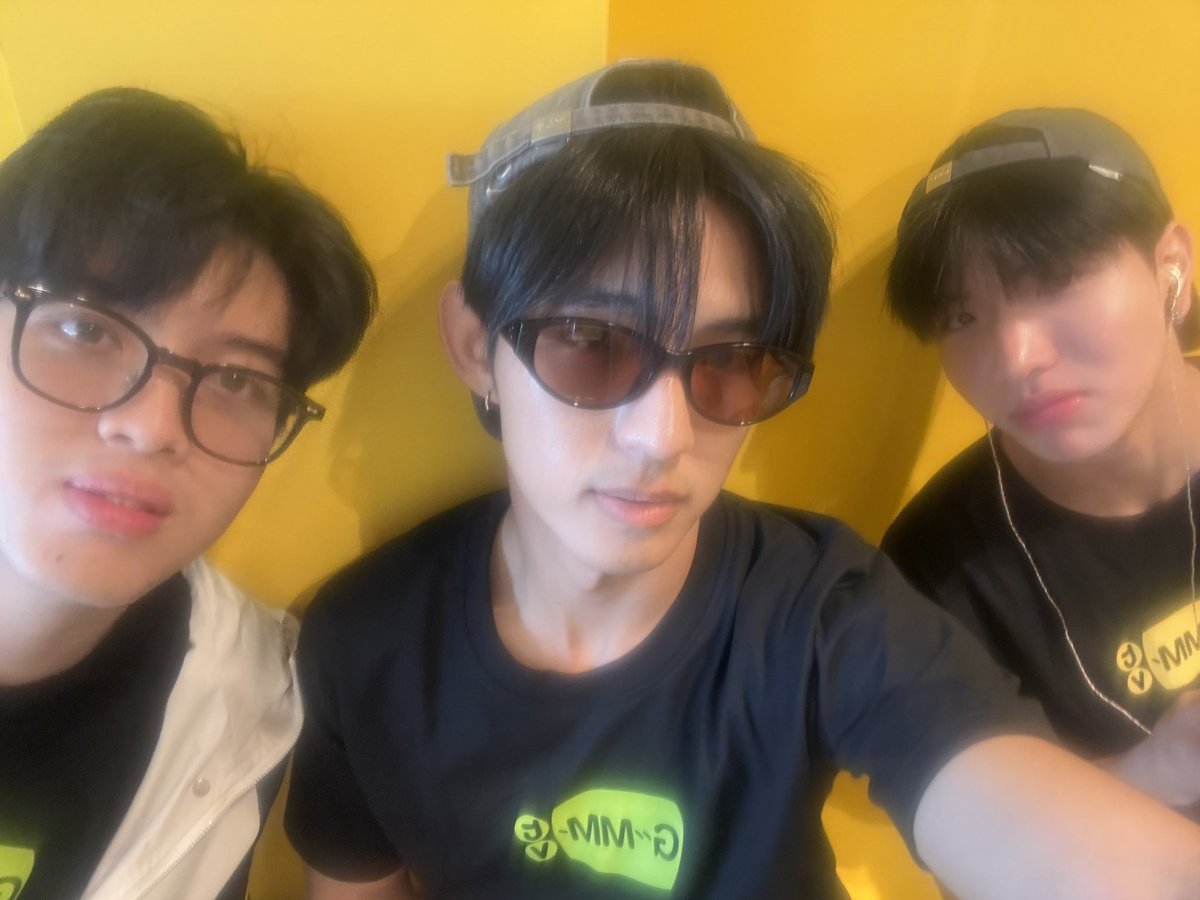 lavnedon's tweet photo. เฟรมแห่งการรวมเมนมาก ตี๋2 ตุ่ย1 ฟรินwa ㅠ ㅠ 💘💘

#GMMTVOuting2026
#aliazhl_ #promkcy #keenkeno https://t.co/ZuYdoUbei2