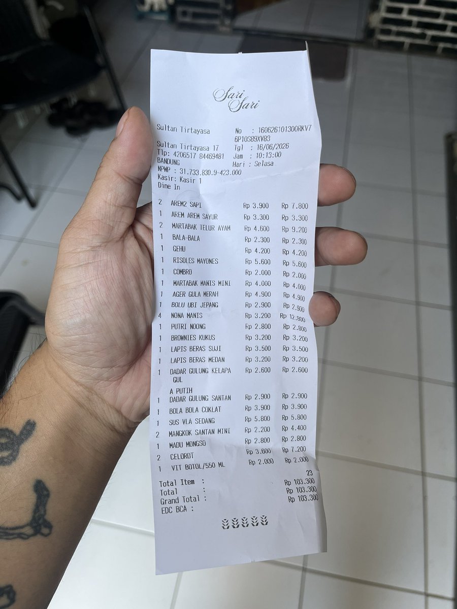 cursedkidd's tweet photo. sari sari bandung aku bli segini bnyak 103 rbu murah egk?? https://t.co/QtepdcdjsW