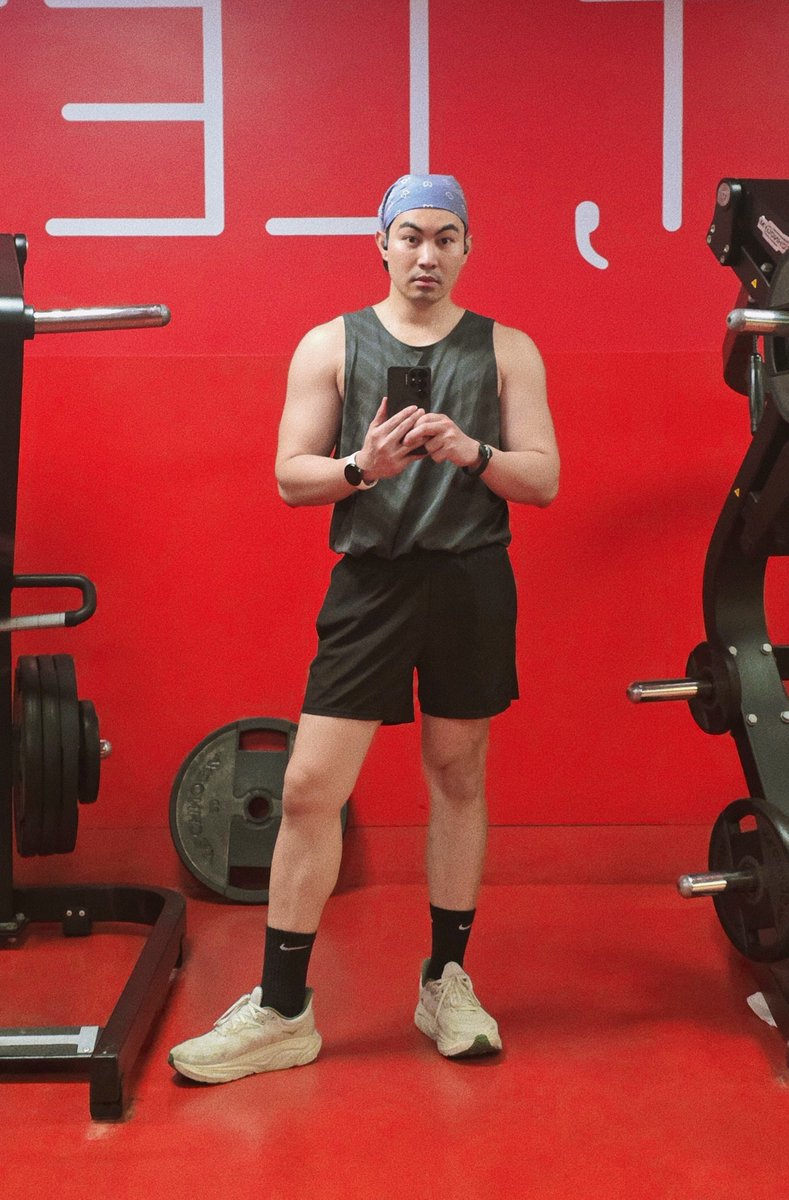 itistist's tweet photo. (Almost) All Black https://t.co/xIo70I4WjL