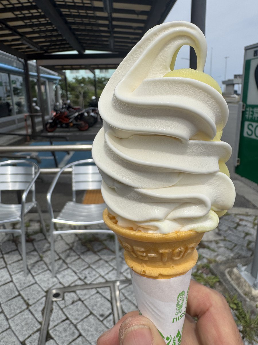 cub312_'s tweet photo. 西湘PA
ライダーの義務ソフトクリーム🍦 https://t.co/Wx6nBai3xn