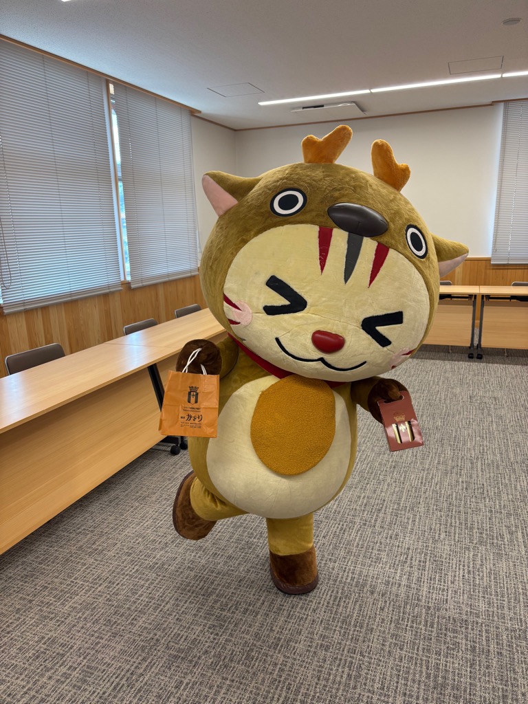 oganyappy's tweet photo. ステキなプレゼントをいただいたニャ！！
お手紙も、かいぬしが見せてくれたニャんよ★
ありがとニャ～～ https://t.co/Uni2Ya9F2C