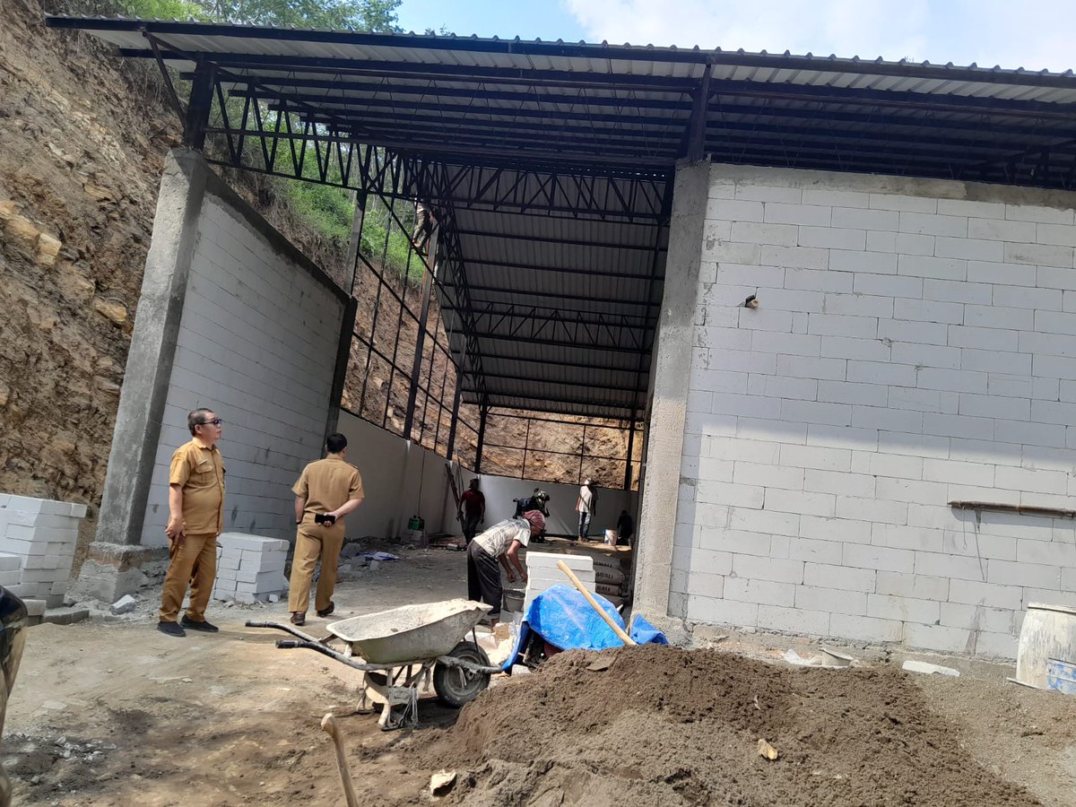 Kec_Bodeh's tweet photo. kegiatan camat Bodeh  bapak Harinto, S. STP. ,M.M. didampingi kasi PMD kecamatan Bodeh dalam  giat Monitoring pembangunan KDMP Gunungbatu pada hari Senin, 15 Juni 2026. https://t.co/dvp2zqGKxZ