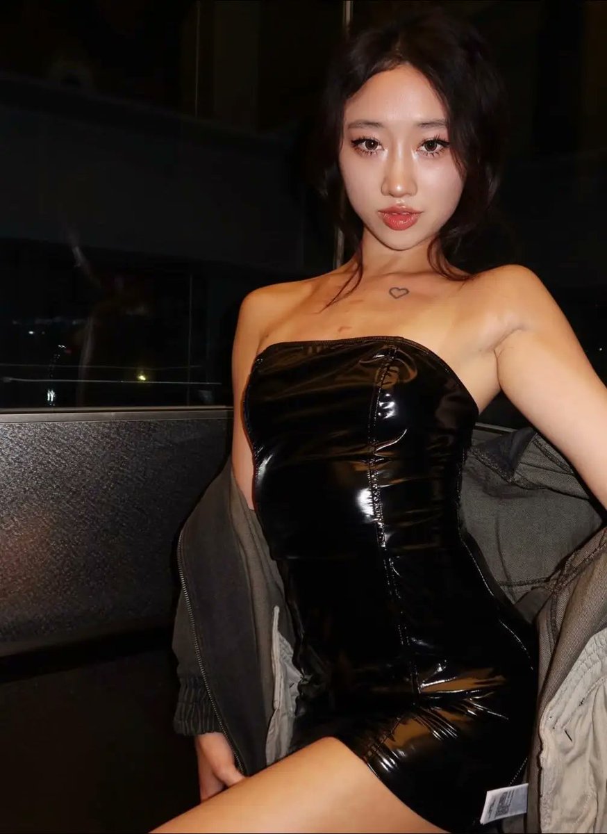 mimibobas's tweet photo. The night is young (me at 4am) 🙂

#japan #fashion https://t.co/F4UdOxG2kL