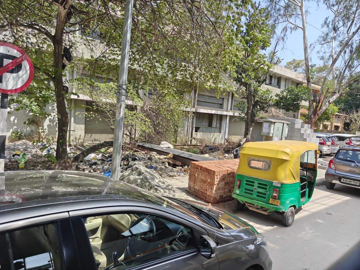 r_pratesh's tweet photo. @BECCUPDATES 
@GBA_office @WFRising
there's a footpath encroachment with building material from past one month near Seetharampalya metro. Complained in BBMP Sahaya but AE closed it stating that encroachment is cleared. Raised a new complaint but no response. Please clear this. https://t.co/jW5vx1ggzU