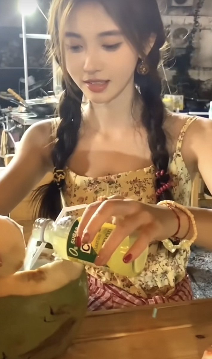 NavyAnkhc's tweet photo. กิน VitC ตามพี่สาวคนนั้นอ่ะป่าว???? https://t.co/vG1OzwQ0XM